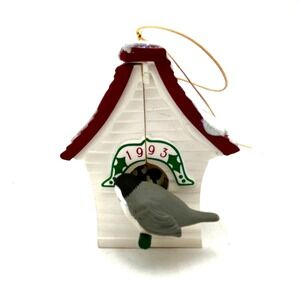 1993 Hallmark Peep Inside Christmas Ornament Chickadee Nest Birdhouse Opens